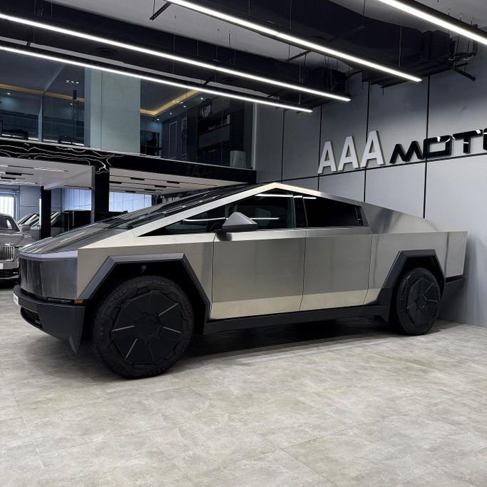 جديدة Tesla Cybertruck Cyberbeast, 2025 في في دبي من AAA Motors، اللون فضي. أخرى | AUTO.AE