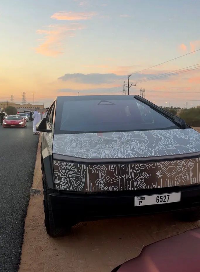 مستعملة Tesla Cybertruck All-wheel Drive, 2024 في في دبي، اللون فضي. المواصفات الأمريكية | AUTO.AE