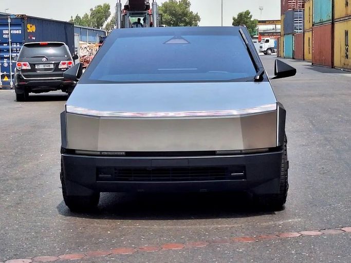 جديدة Tesla Cybertruck All-wheel Drive, 2024 في في دبي، اللون رمادي. المواصفات الأمريكية | AUTO.AE | إعلان #248137