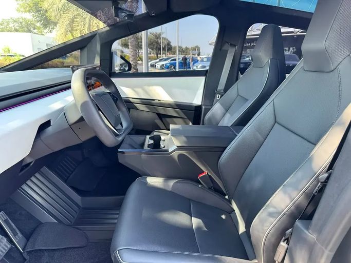 Used Tesla Cybertruck Cyberbeast, 2024 in UAE, Dubai by Royal Motors, Silver color. American Specs | AUTO.AE | Listing #295352 — photo 4 of 20