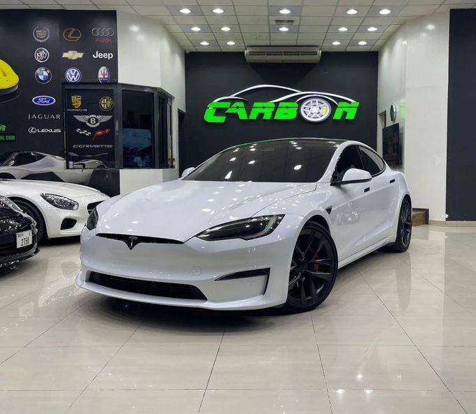 Подержанный Tesla Model S Plaid I Рестайлинг 2, 2023 в Дубае от Carbon Cars Серебристый цвет. GCC | AUTO.AE