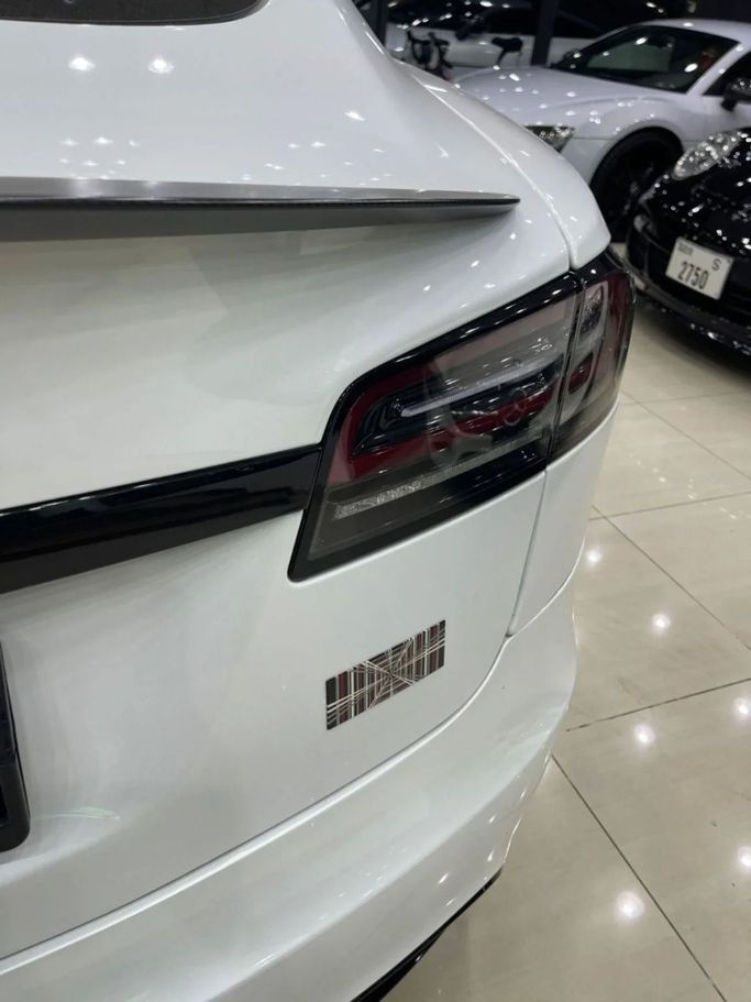 Подержанный Tesla Model S Plaid I Рестайлинг 2, 2023 в Дубае от Carbon Cars Серебристый цвет. GCC | AUTO.AE