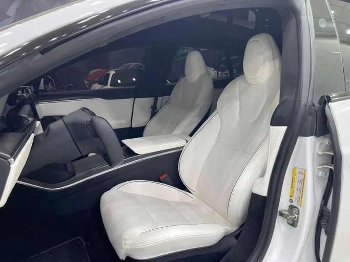 Подержанный Tesla Model S Plaid I Рестайлинг 2, 2023 в Дубае от Carbon Cars Серебристый цвет. GCC | AUTO.AE
