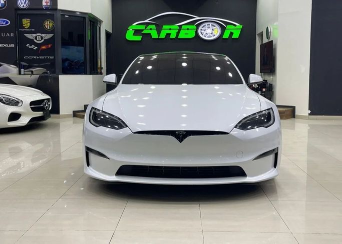 Подержанный Tesla Model S Plaid I Рестайлинг 2, 2023 в Дубае от Carbon Cars Серебристый цвет. GCC | AUTO.AE