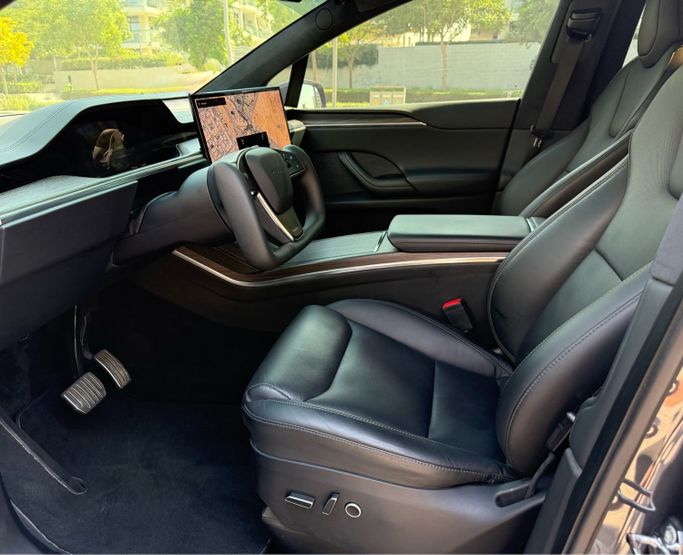 Used Tesla Model X Long Range I Facelift, 2023 in Dubai, Grey color. GCC Specs | AUTO.AE