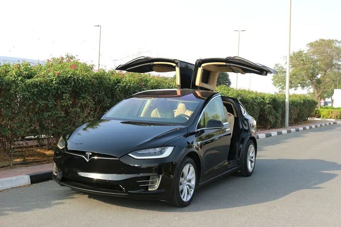 Подержанный Tesla Model X 90D I, 2017 в Дубае от Power Wagon Motors Черный цвет. GCC | AUTO.AE