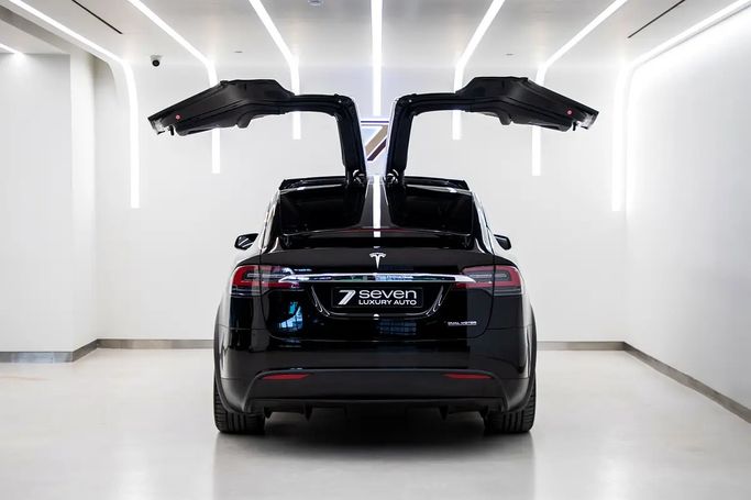 مستعملة Tesla Model X Performance I، 2019 في الإمارات، دبي من 7 Luxury Auto، اللون أسود. المواصفات الأوروبية | AUTO.AE | إعلان #281706 — صورة 8 من 17
