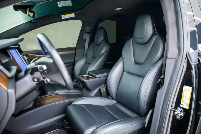 مستعملة Tesla Model X Performance I، 2019 في الإمارات، دبي من 7 Luxury Auto، اللون أسود. المواصفات الأوروبية | AUTO.AE | إعلان #281706 — صورة 10 من 17