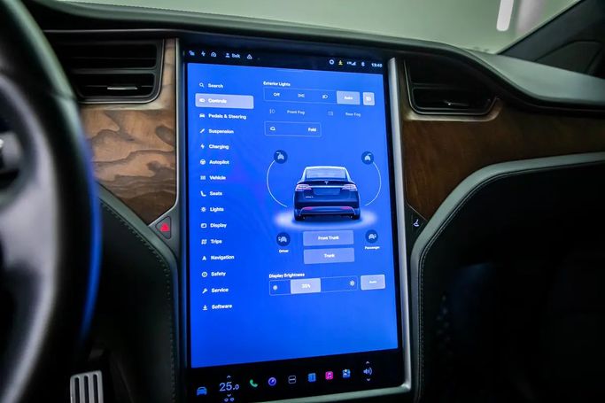 مستعملة Tesla Model X Performance I، 2019 في الإمارات، دبي من 7 Luxury Auto، اللون أسود. المواصفات الأوروبية | AUTO.AE | إعلان #281706 — صورة 15 من 17