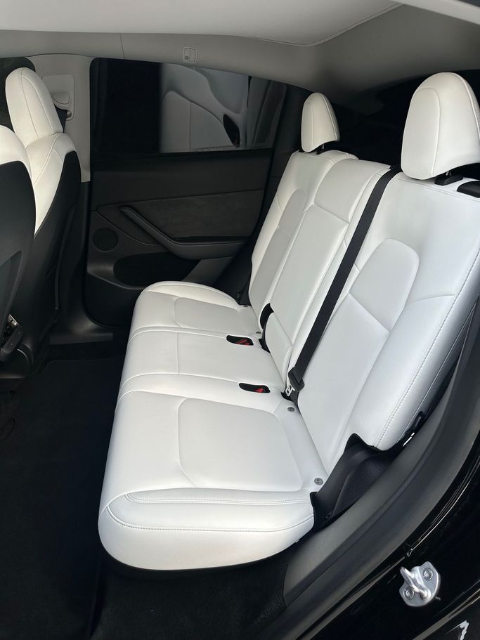 Подержанный Tesla Model Y Long Range Dual Motor I, 2022 в Дубае от Alzahiah Cars Черный цвет. GCC | AUTO.AE