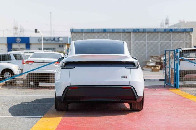 New Tesla Model Y Long Range I Facelift, 2025 in Dubai by Albakheet Motors, White color. Chinese Specs | AUTO.AE
