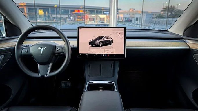 Подержанный Tesla Model Y Long Range I, 2022 в Дубае от MBA Motors Черный цвет. GCC | AUTO.AE
