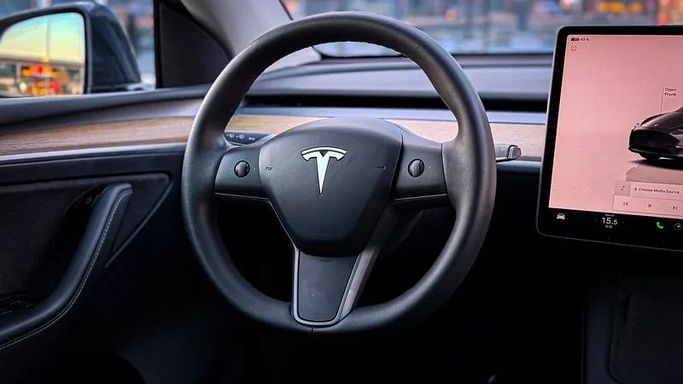 Подержанный Tesla Model Y Long Range I, 2022 в Дубае от MBA Motors Черный цвет. GCC | AUTO.AE