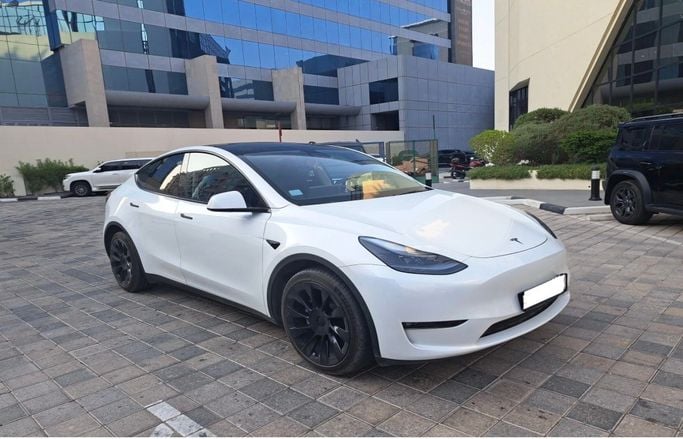 New Tesla Model Y Long Range Dual Motor I, 2023 in Dubai, White color. GCC Specs | AUTO.AE