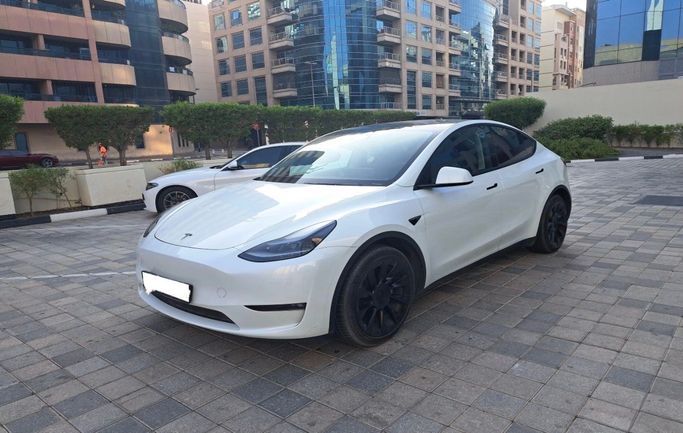 New Tesla Model Y Long Range Dual Motor I, 2023 in Dubai, White color. GCC Specs | AUTO.AE