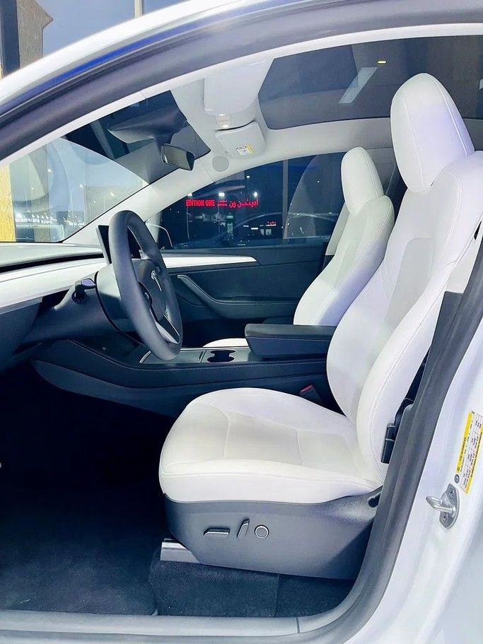 Подержанный Tesla Model Y Performance I, 2024 в Дубае от Al Borj Motors Белый цвет. GCC | AUTO.AE