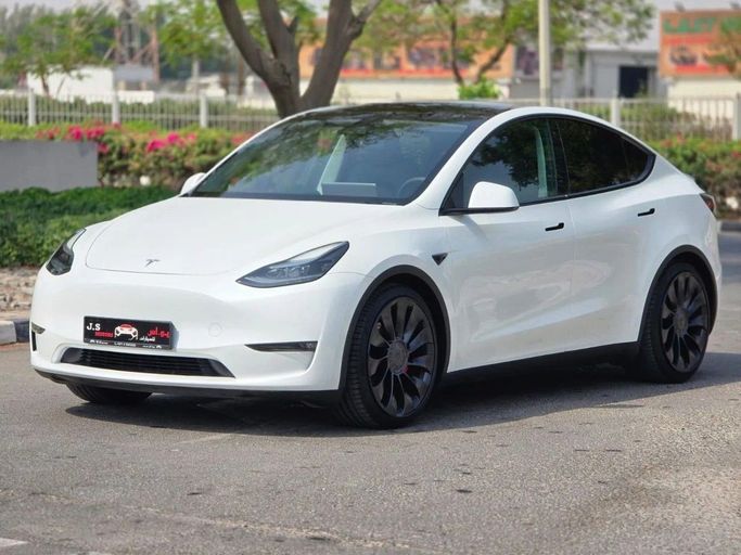 Used Tesla Model Y Performance I, 2024 in Dubai by US Motors, White color. GCC Specs | AUTO.AE