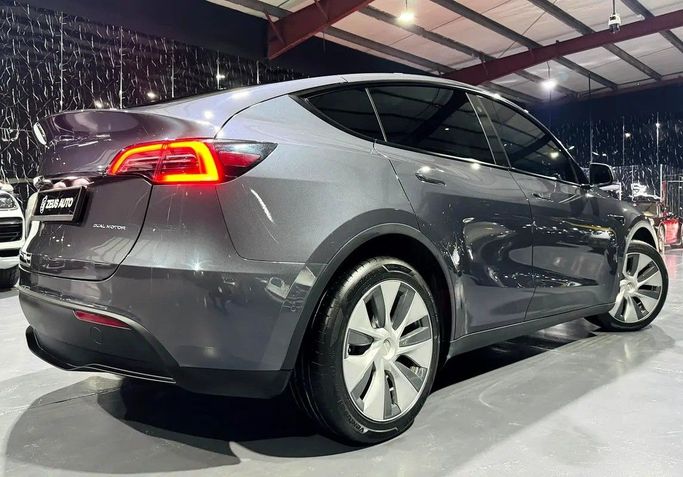 Used Tesla Model Y Long Range I, 2022 in Dubai by Zeus Motors, Grey color. GCC Specs | AUTO.AE