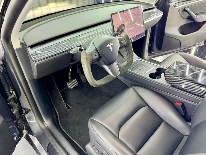 Used Tesla Model Y Long Range I, 2022 in Dubai by Zeus Motors, Grey color. GCC Specs | AUTO.AE