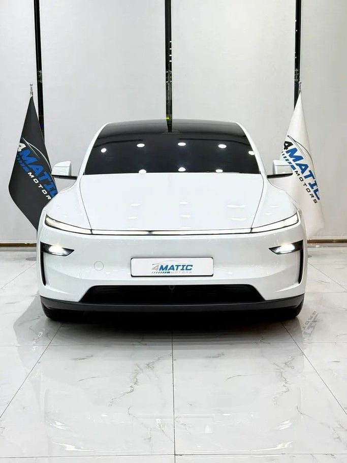 Подержанный Tesla Model Y Long Range Dual Motor I, 2025 в Дубае от 4 Matic Motors Белый цвет. GCC | AUTO.AE