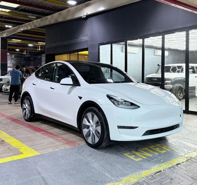 Подержанный Tesla Model Y Long Range Dual Motor I, 2023 в Дубае Белый цвет. Американская | AUTO.AE | Объявление #272333