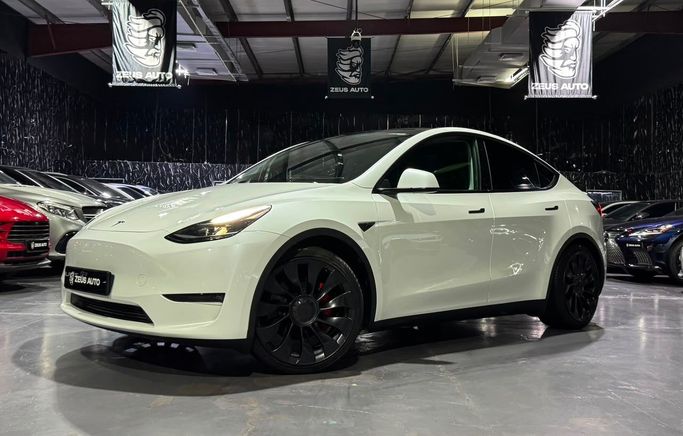 مستعملة Tesla Model Y Performance I, 2023 في في الإمارات, دبي من Zeus Motors، اللون أبيض. مواصفات الخليج | AUTO.AE | إعلان #275889