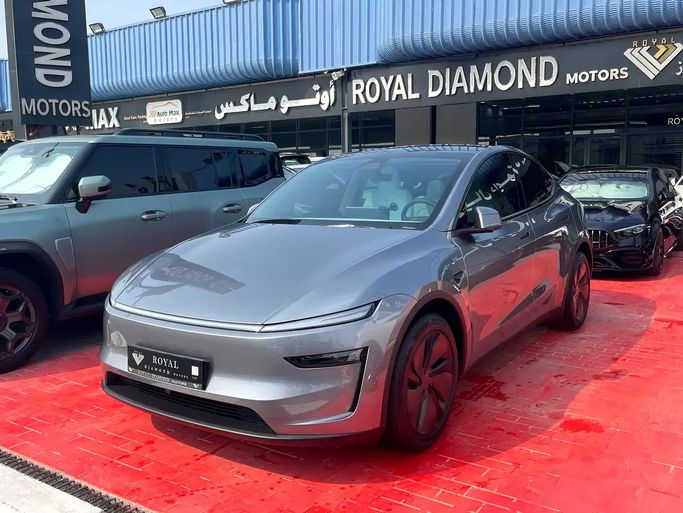مستعملة ⁦Tesla Model Y Long Range أنا فيس ليفت، 2026⁩ في في الإمارات, دبي من Royal Diamond Motors، اللون رمادي. مواصفات الخليج | AUTO.AE | إعلان #290863