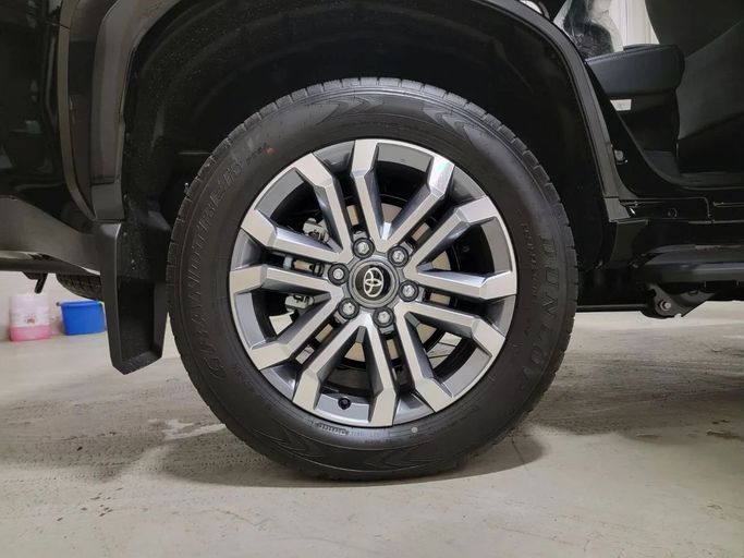 Новый Toyota 4Runner VI, 2.4 л, 2025 в Дубае от Allied Motors Черный цвет. Other | AUTO.AE