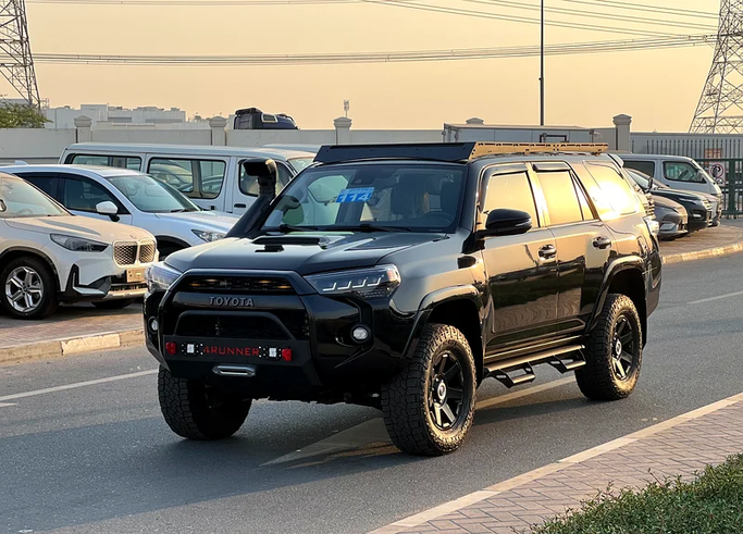 Подержанный Toyota 4Runner V Рестайлинг, 4.0 л, 2020 в Дубае от Lucky Star Motors Черный цвет. Американская | AUTO.AE