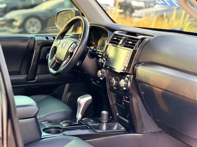 Подержанный Toyota 4Runner V Рестайлинг, 4.0 л, 2020 в Дубае от Lucky Star Motors Черный цвет. Американская | AUTO.AE