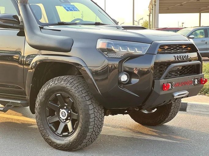 Подержанный Toyota 4Runner V Рестайлинг, 4.0 л, 2020 в Дубае от Lucky Star Motors Черный цвет. Американская | AUTO.AE