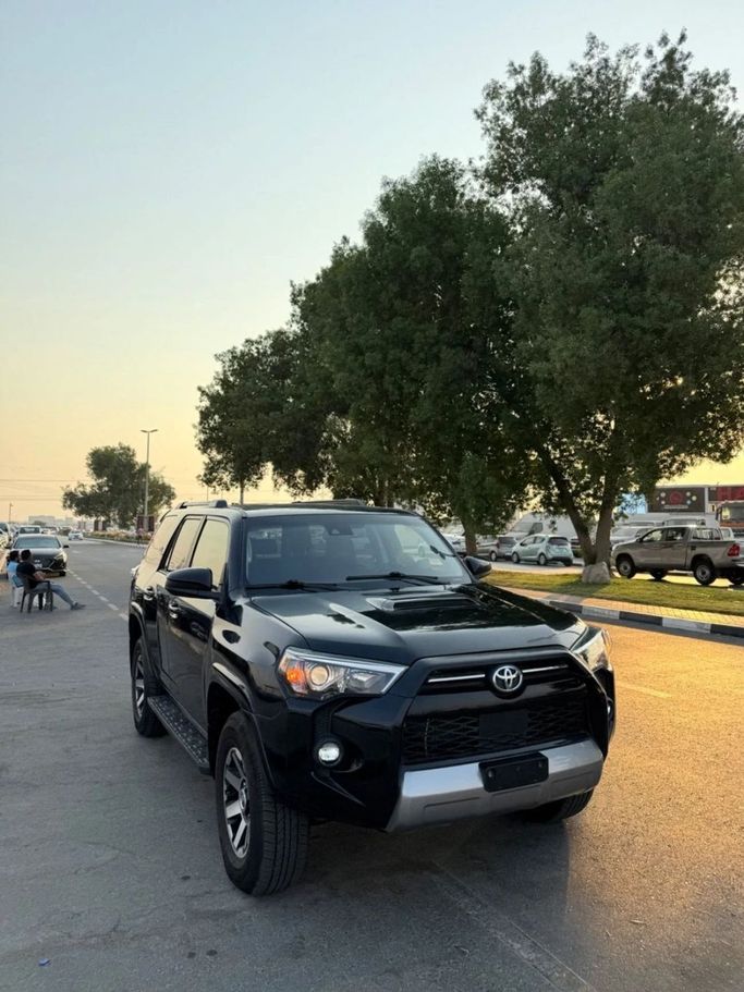 Подержанный Toyota 4Runner V Рестайлинг, 4.0 л, 2024 в Дубае от Shamshad Motors FZCO Черный цвет. Американская | AUTO.AE
