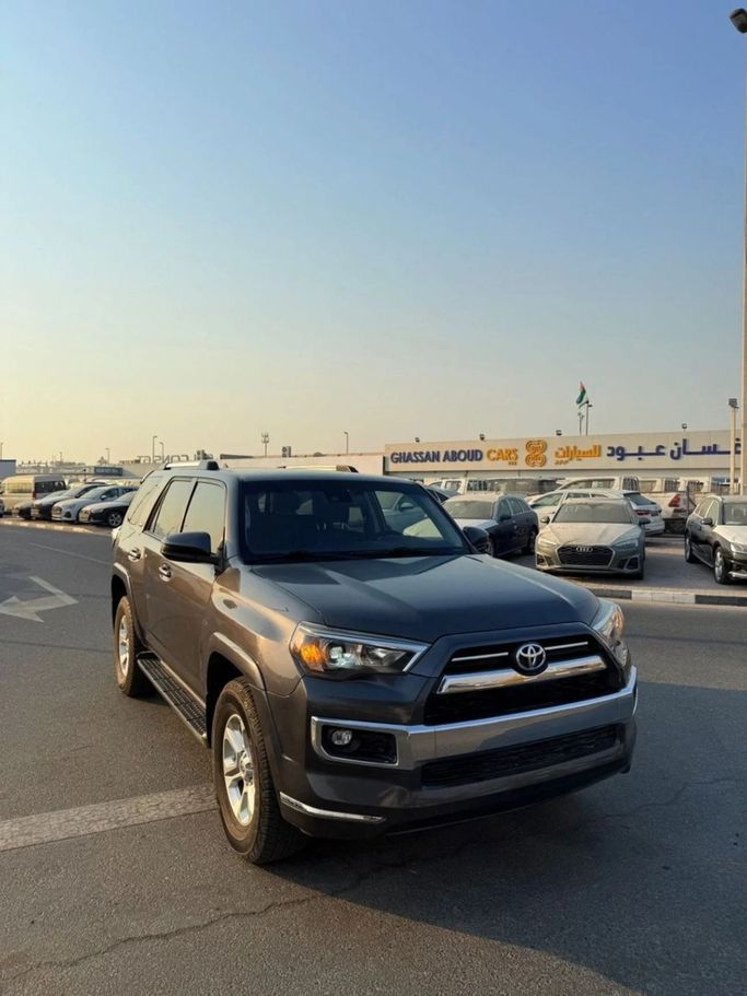 Подержанный Toyota 4Runner V Рестайлинг, 4.0 л, 2021 в Дубае от Shamshad Motors FZCO Серый цвет. Американская | AUTO.AE