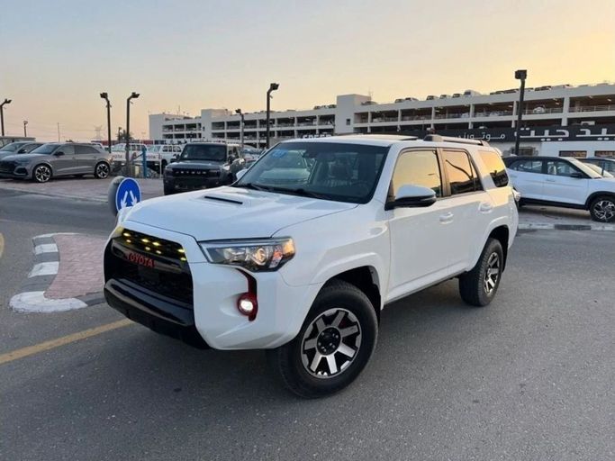 مستعملة Toyota 4Runner شد الوجه V, 4.0 l, 2020 في في دبي من Shamshad Motors FZCO، اللون أبيض. المواصفات الأمريكية | AUTO.AE