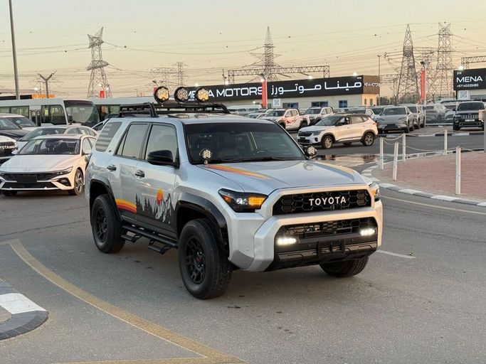 مستعملة Toyota 4Runner شد الوجه V, 4.0 l, 2022 في في دبي من Shamshad Motors FZCO، اللون رمادي. المواصفات الأمريكية | AUTO.AE