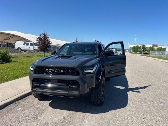 جديدة Toyota 4Runner سادساً, 2.4 l, 2026 في في دبي، اللون رمادي. المواصفات الكندية | AUTO.AE | إعلان #255418