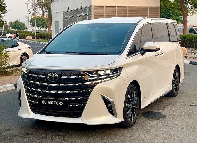 Подержанный Toyota Alphard IV, 2.5 л, 2024 в Дубае от 66 Motors Белый цвет. Корейская | AUTO.AE