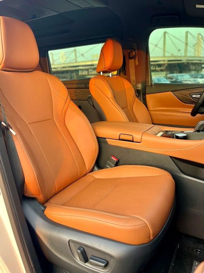 Подержанный Toyota Alphard IV, 2.5 л, 2024 в Дубае от 66 Motors Белый цвет. Корейская | AUTO.AE