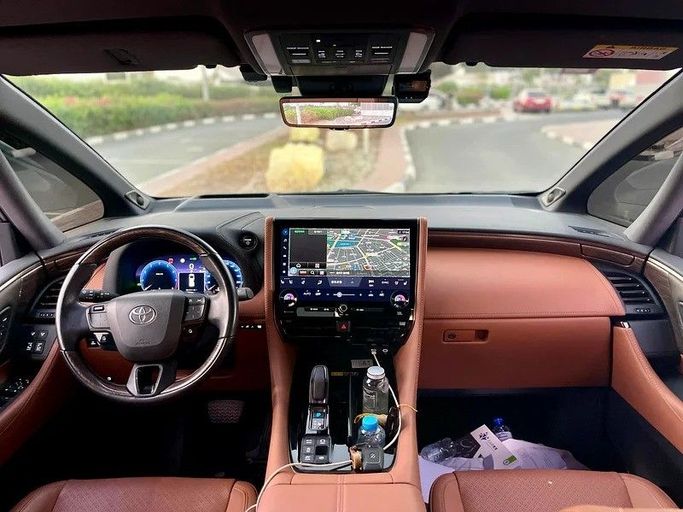 Used Toyota Alphard IV, 2.5 l, 2024 in Dubai by 66 Motors, White color. European Specs | AUTO.AE