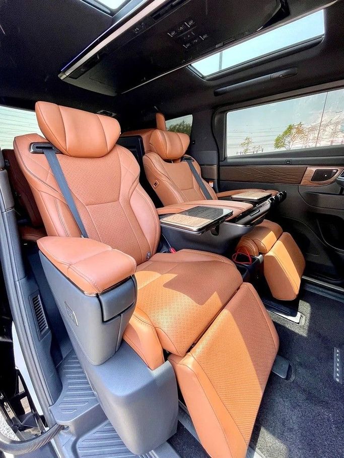 Used Toyota Alphard IV, 2.5 l, 2024 in Dubai by 66 Motors, Black color. Japanese Specs | AUTO.AE