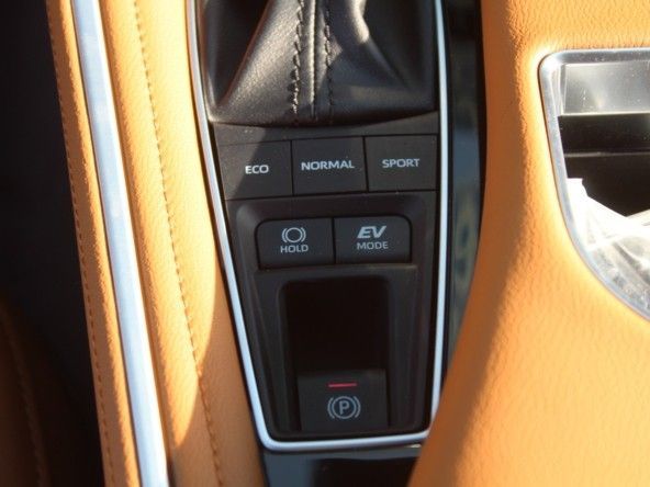 Новый Toyota Avalon V, 2.5 л, 2024 в Дубае от Titanum Cars Белый цвет.  | AUTO.AE
