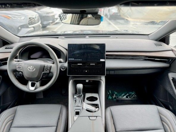 Новый Toyota Avalon V, 2.5 л, 2024 в Дубае от Titanum Cars Черный цвет. Other | AUTO.AE
