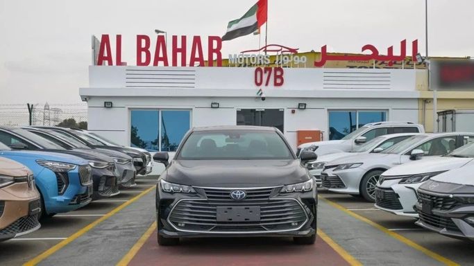Новый Toyota Avalon V, 2.5 л, 2023 в Дубае от AL BAHAR MOTORS FZE Черный цвет.  | AUTO.AE
