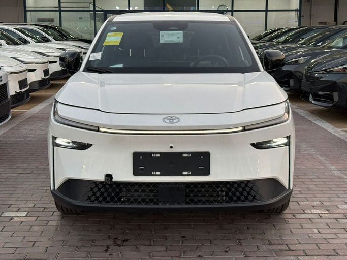 Новый Toyota bZ3X, 2025 в Дубае от Car Links Motors Trading LLC Белый цвет. Китайская | AUTO.AE
