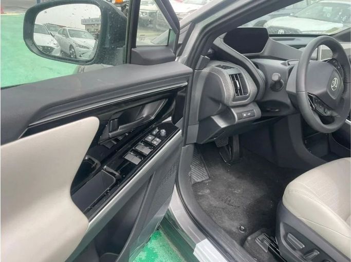 Новый Toyota bZ4X I, 2023 в Дубае от Mohamed Hakim Motors Белый цвет. Other | AUTO.AE