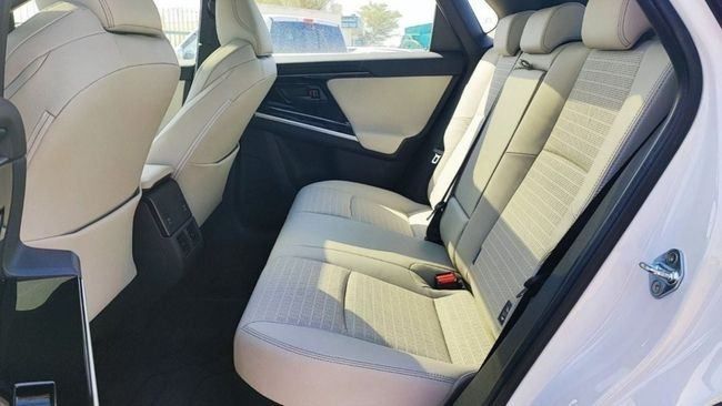 Новый Toyota bZ4X I, 2024 в Дубае от Falcons GT Motors FZCO Белый цвет. Китайская | AUTO.AE