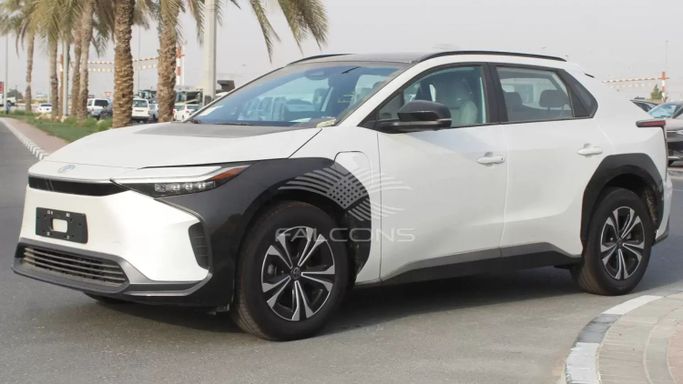 Новый Toyota bZ4X I, 2023 в Дубае от Falcons GT Motors FZCO Белый цвет. Other | AUTO.AE