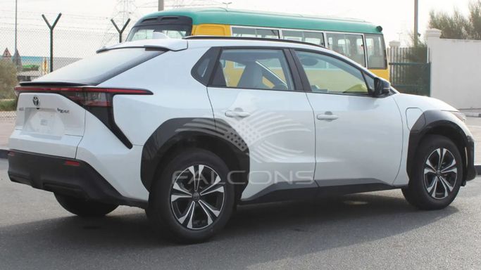 Новый Toyota bZ4X I, 2023 в Дубае от Falcons GT Motors FZCO Белый цвет. Other | AUTO.AE