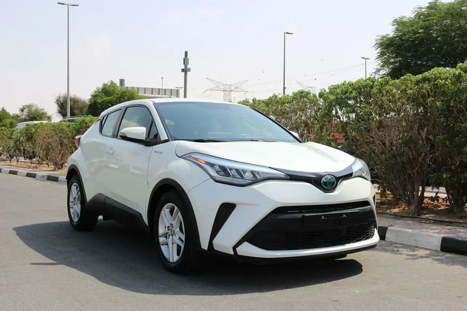 Подержанный Toyota C-HR I, 1.8 л, 2020 в Дубае от Power Wagon Motors Белый цвет. GCC | AUTO.AE