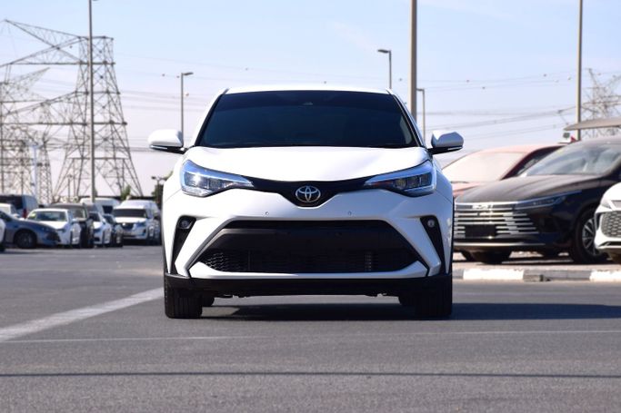 Подержанный Toyota C-HR I Рестайлинг, 1.2 л, 2022 в Дубае от Xtreme Auto FZE Белый цвет. Australian Specs | AUTO.AE